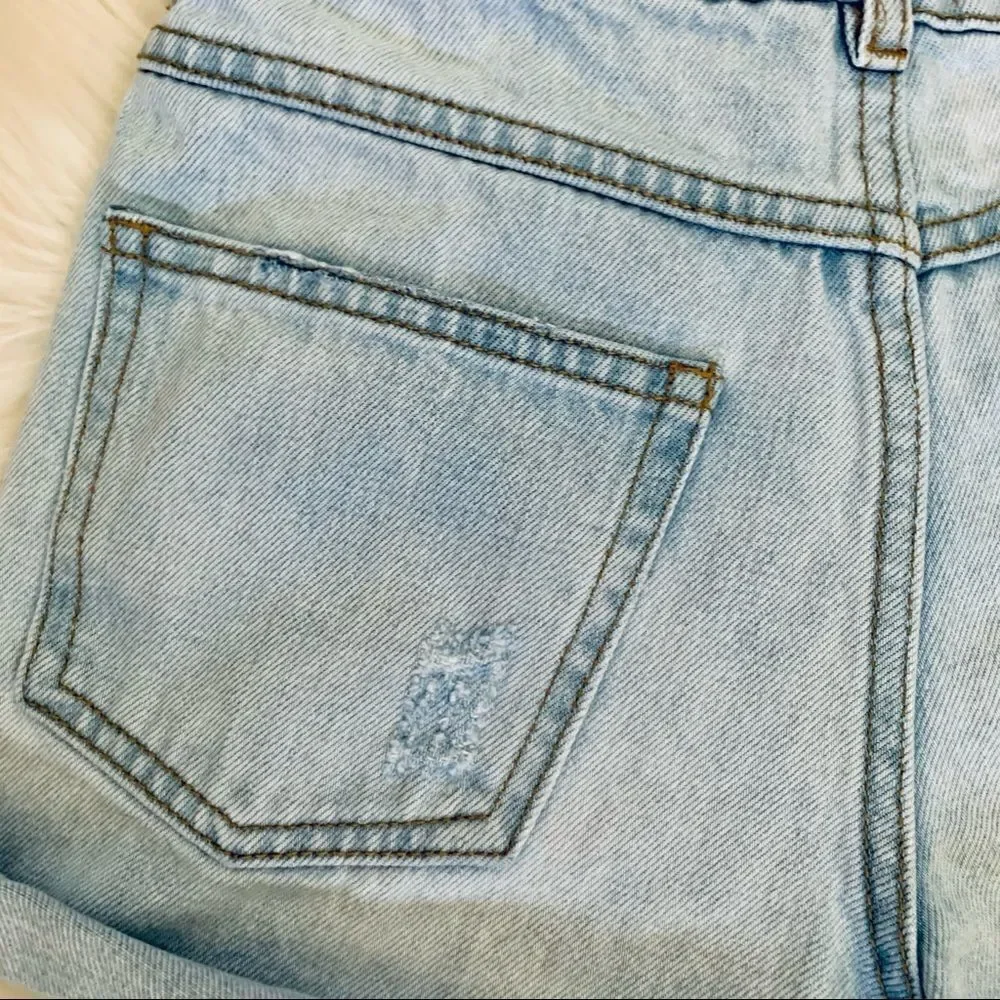 Forever 21 Light Wash Blue Denim Distressed Shorts Size 24 - Picture 7 of 11